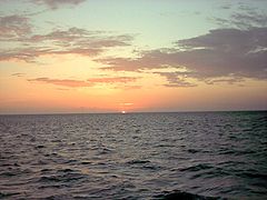 Crépusculo sobre el océano, en el golfo de México.