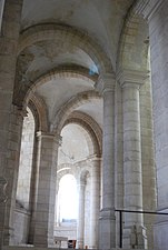 Déambulatoire roman d'une église.