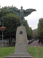 Statue d'Icare et médaillon d'Alberto Santos-Dumont[16],[17]