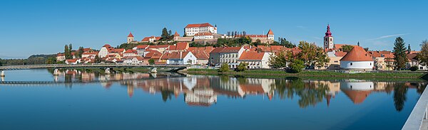 Slika:View of Ptuj Castle 01.jpg