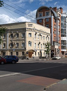 Пересечение улиц Гвоздева (слева) и Воронцовской