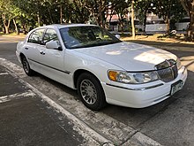 A parked Lincoln Town Car. White Lincoln Town Car parked front.jpg