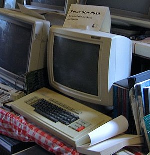 English: Old computers (including a Xerox Star).