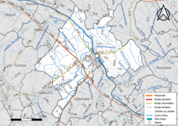 Carte en couleur présentant le réseau hydrographique de la commune