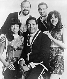 The 5th Dimension in 1969 Back row: Townson and McLemore. Front row: LaRue, Davis, and McCoo.