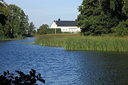 Borgasjön med Skönabäcks säteri