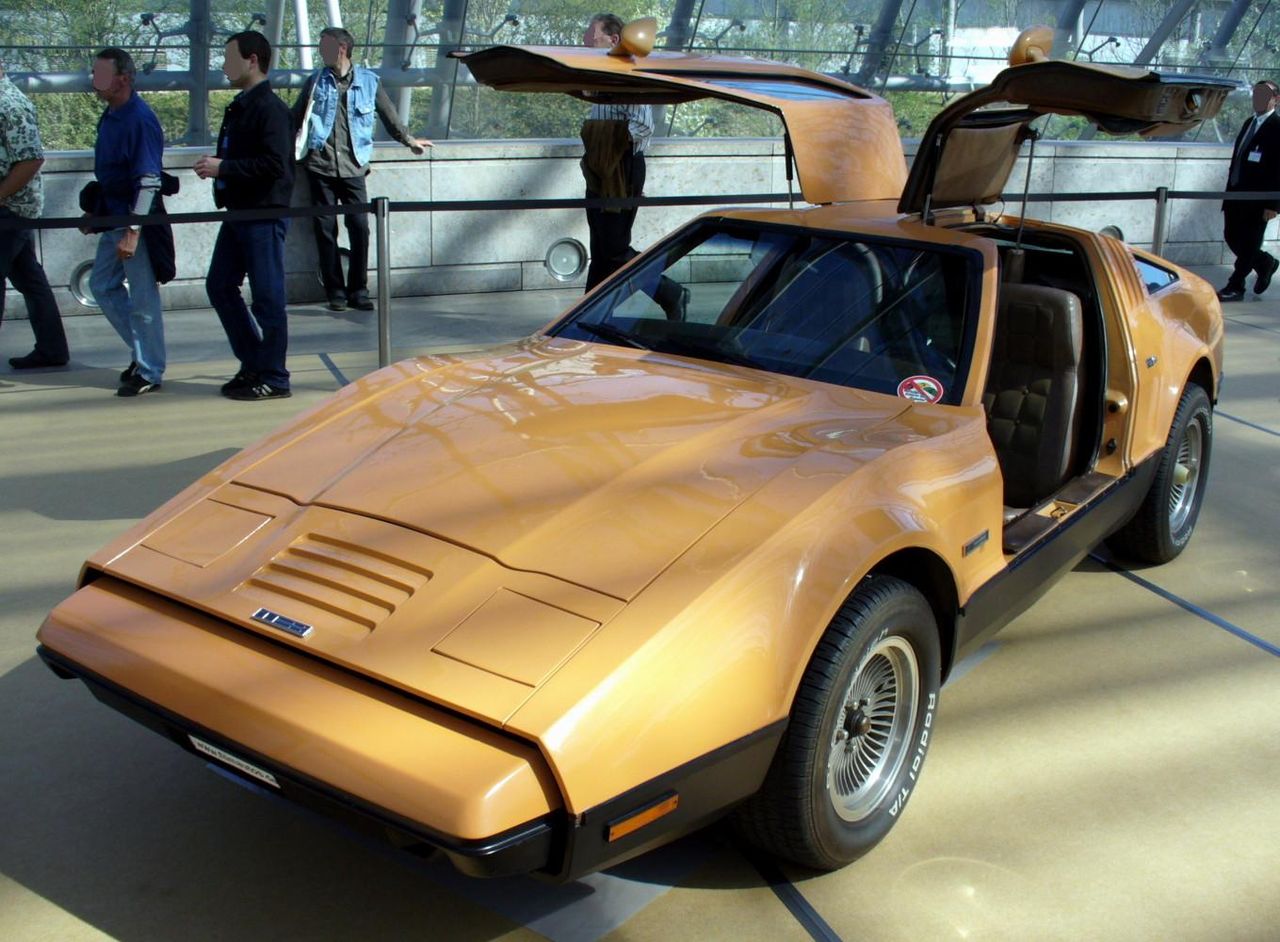 1280px-Bricklin_SV-1_AMI.jpg