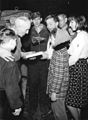 Бригада рабочих одного из заводов ГДР дарит пионерам-тельмановцам модель Спутника-3 (9 февраля 1960 года)