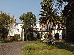 Vista frontal de la casa.