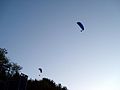 Paraglider über dem Strand