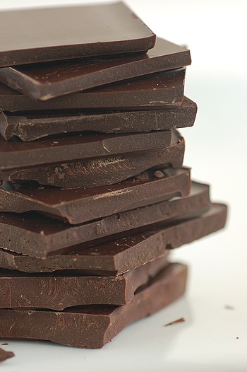 English: Dark chocolate. EspaÃ±ol: Chocolate negro.
