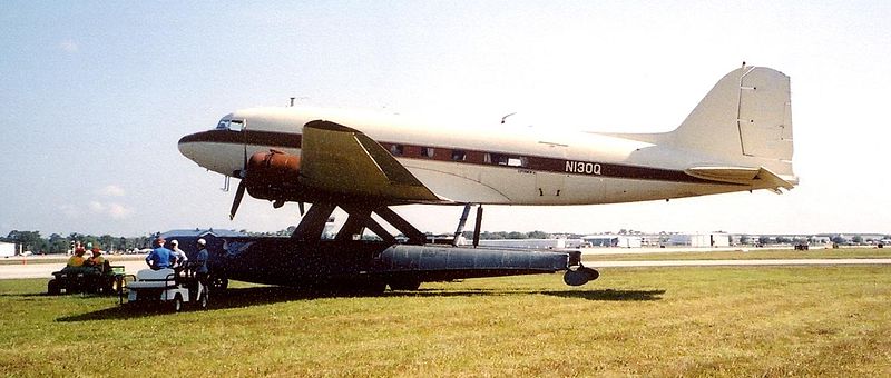 File:DC-3 on Floats N130Q.JPG