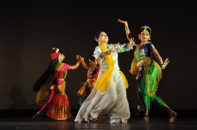 640px-Dance_with_Rabindra_Sangeet_-_Kolk