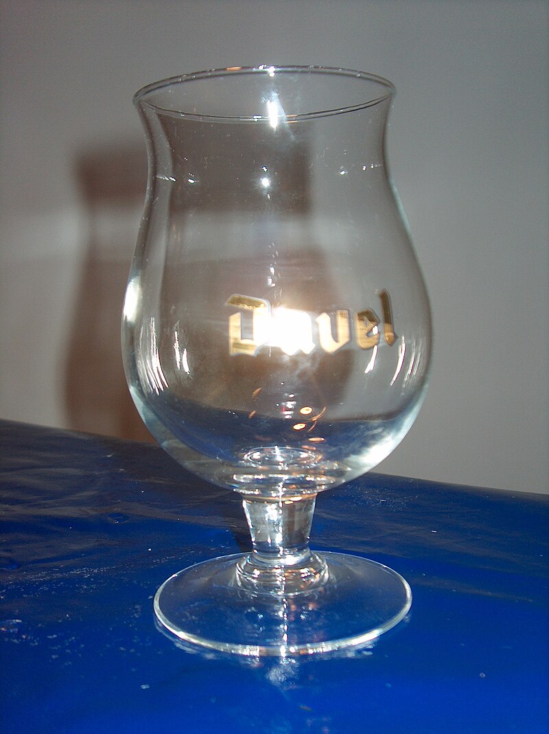 http://upload.wikimedia.org/wikipedia/commons/thumb/0/0a/Duvelglass.JPG/800px-Duvelglass.JPG