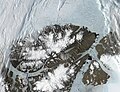 Photo satellite prise en juillet 2002 du nord d'Ellesmere, avec le Groenland à droite.