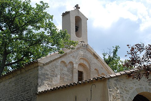 La façade et le clocher.