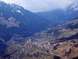 Blick auf Fließ von der Pillerhöhe aus gesehen