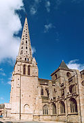 Cathédrale: la tour Sud et la tour du Sanctuaire.