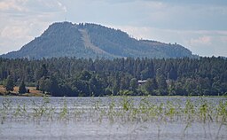 Vy över Gissjön med Getberget i bakgrunden