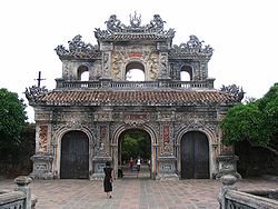 Hiển Nhân gate