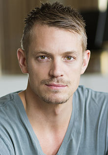 Joel Kinnaman 2014 (cropped).jpg