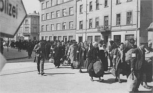 Jewish prisoners being deported from the Krakó...