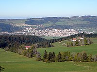 La ville de Morteau vue du hameau des Sarrazins. 
 JPG