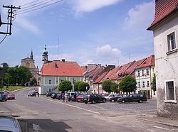 Rynek s radnicí a mariánský kostel