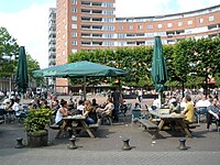 Het Marie Heinekenplein bij de Ferdinand Bolstraat.