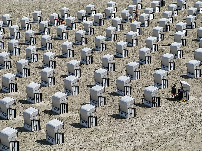 Пляжные кресла в Зеллине, Рюген, Германия