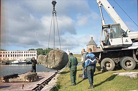 Loading the stone