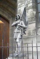 Juana de Arco en la Basílica de su nombre en París.