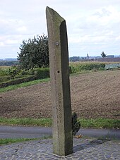 Der neue Heiligkreuzstock am Reichswald. Im Hintergrund ist die Kirche von Kranenburg zu erkennen.