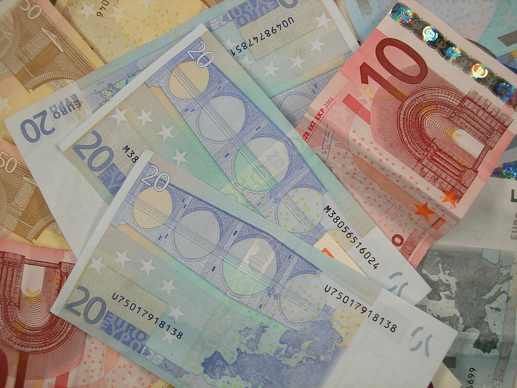 Various Euro banknotesCC BY-SA 3.0