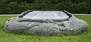 Kunstwerk Inkstone or Protective Stone van de Chinese kunstenaar Huang Yong Ping uit 2004 op het kerkhof