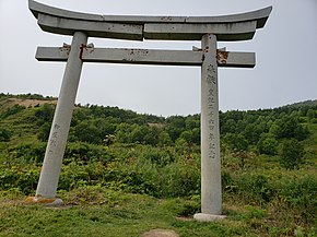 Тории бывшего храма Хигасисироура.