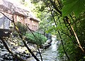 Wohnhaus in offener Bebauung sowie Gewürzmühle und ehemaliges Pferdestallgebäude, Hofpflasterung und Pflasterung der Straßenzufahrt