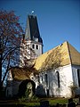 Kirche (mit Ausstattung), Kirchhof mit Grabmal und Denkmal für die Gefallenen des Ersten Weltkrieges