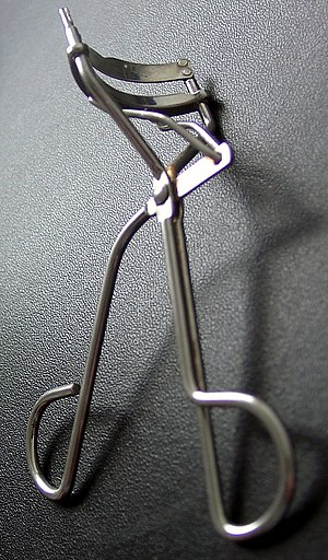 Eyelash curler