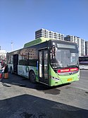 Bus umum yang melewati Stasiun Kereta Zhangjiakou