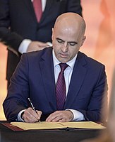 Димитар Ковачевски потпишува договор на конференција на Отворен Балкан во Тирана, Албанија
