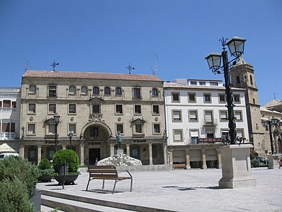 Plaza de Andalucía con la Iglesia de la Trinidad al fondo.