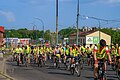 Peleton 11 edycji podczas przejazdu przez Będzin