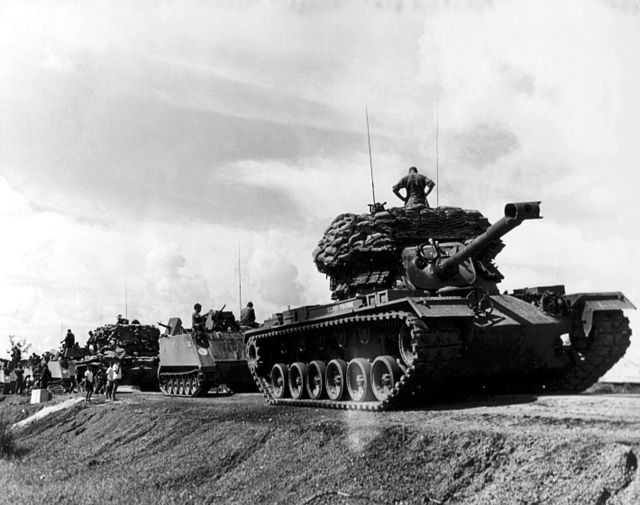 Konvoj američkih tenkova tijekom Vijetnamskog rata