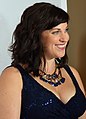 Allison Tolman interprète Alma.