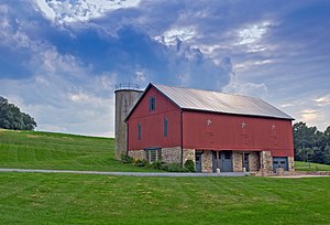 English: An Amish barn in Pennsylvania.