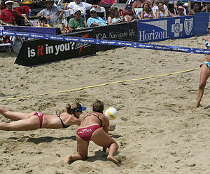 Beach Volleyball Dive (325345504)
