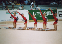 Cercu (primer a la izqda.) col conxuntu nel exerciciu de 5 aros nel Européu de Praga (1995).
