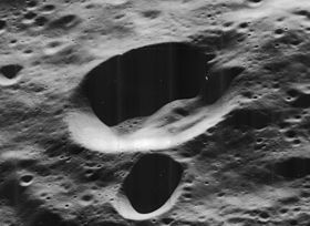 Снимок зонда Lunar Orbiter – V (север справа).