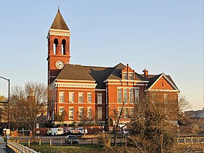 Floyd County Courthouse in Rome (2023). Das Courthouse entstand 1892 im Stile der Neuromanik. Im September 1980 wurde das Gerichts- und Verwaltungsgebäude in das NRHP eingetragen.